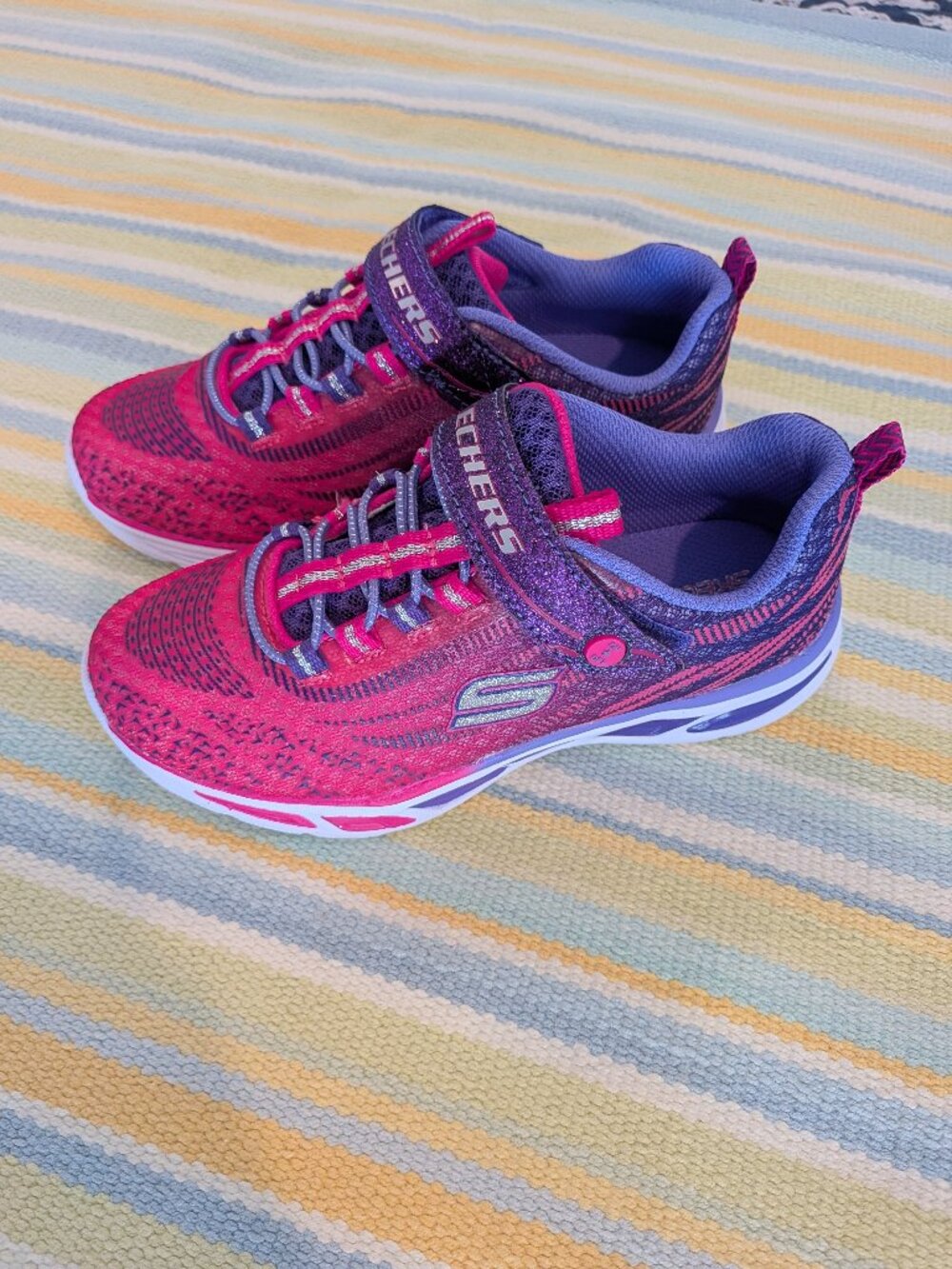 ⭐ NWOT Sketchers light-up shoes size 1